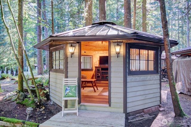 175 Big River Boulevard E, Deming, WA 98244