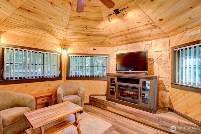 175 Big River Boulevard E, Deming, WA 98244