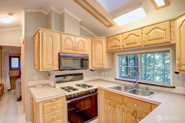 175 Big River Boulevard E, Deming, WA 98244