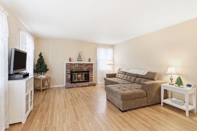 24 Maverick Dr, Mansfield, MA 02048