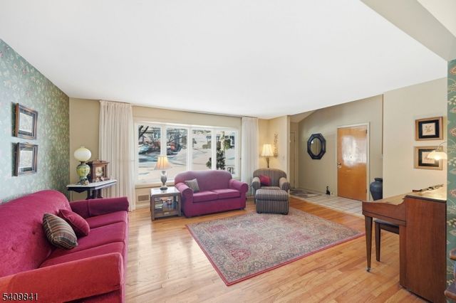 33 Kennedy Ter, Westwood Boro, NJ 07675