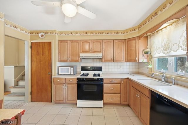 33 Kennedy Ter, Westwood Boro, NJ 07675