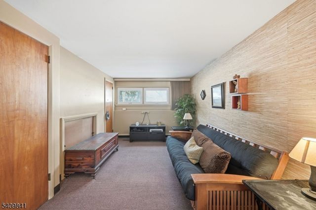 33 Kennedy Ter, Westwood Boro, NJ 07675