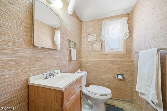 33 Kennedy Ter, Westwood Boro, NJ 07675