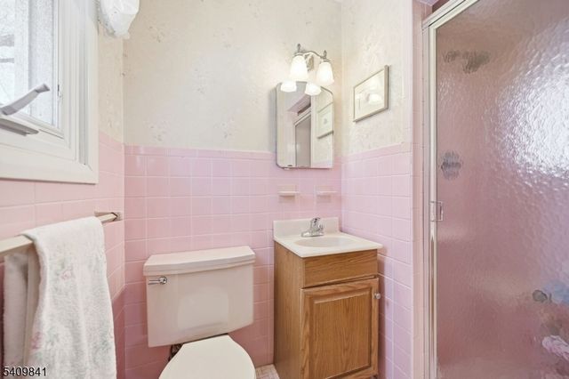 33 Kennedy Ter, Westwood Boro, NJ 07675