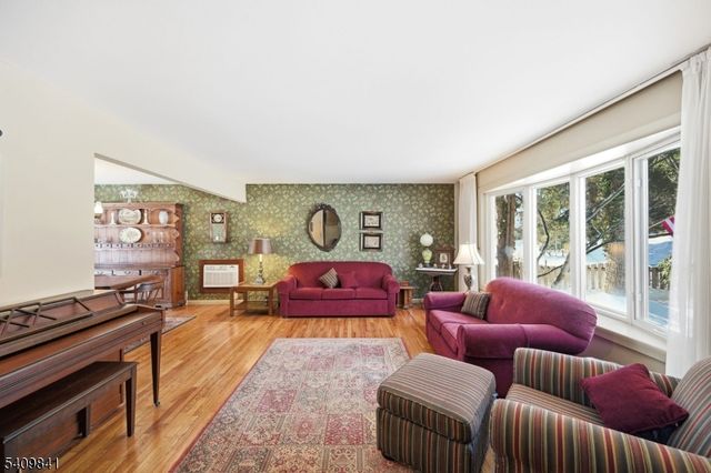 33 Kennedy Ter, Westwood Boro, NJ 07675