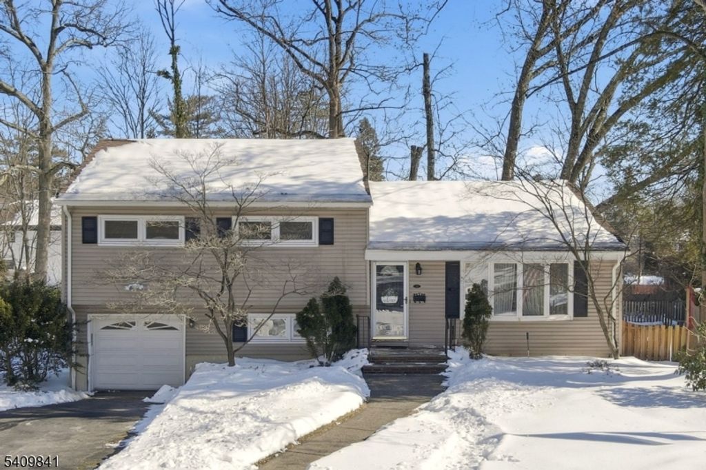 33 Kennedy Ter, Westwood Boro, NJ 07675