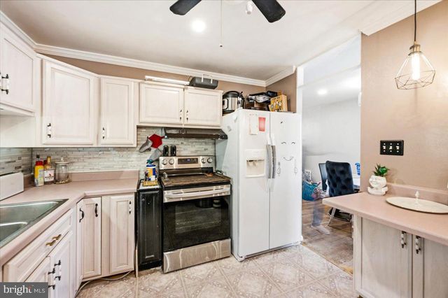 713 W HOLLY AVE, Sterling, VA 20164