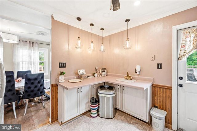 713 W HOLLY AVE, Sterling, VA 20164