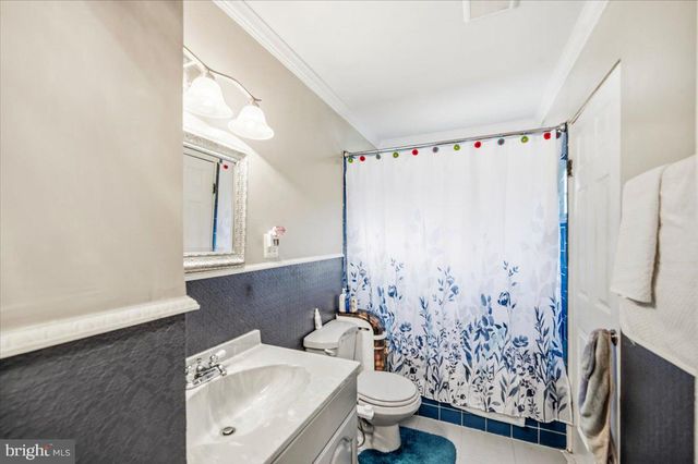 713 W HOLLY AVE, Sterling, VA 20164