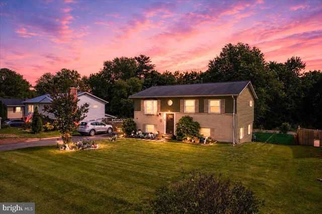 713 W HOLLY AVE, Sterling, VA 20164