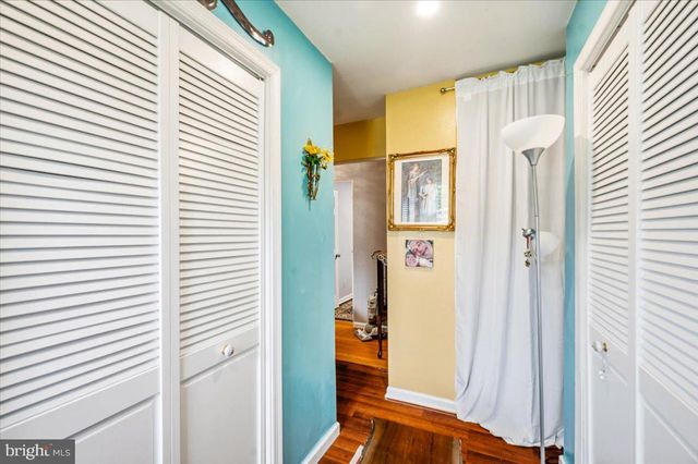 713 W HOLLY AVE, Sterling, VA 20164
