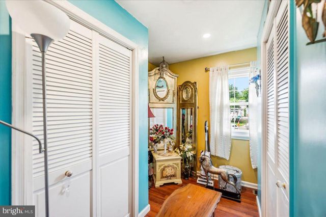 713 W HOLLY AVE, Sterling, VA 20164