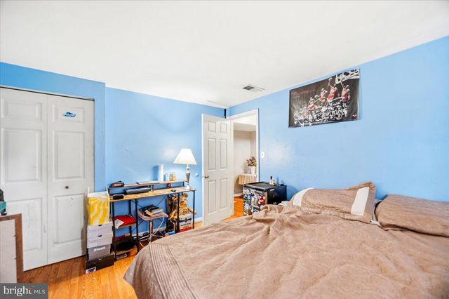 713 W HOLLY AVE, Sterling, VA 20164