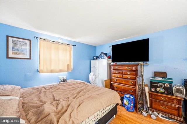 713 W HOLLY AVE, Sterling, VA 20164