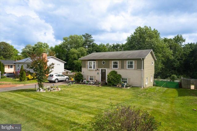 713 W HOLLY AVE, Sterling, VA 20164