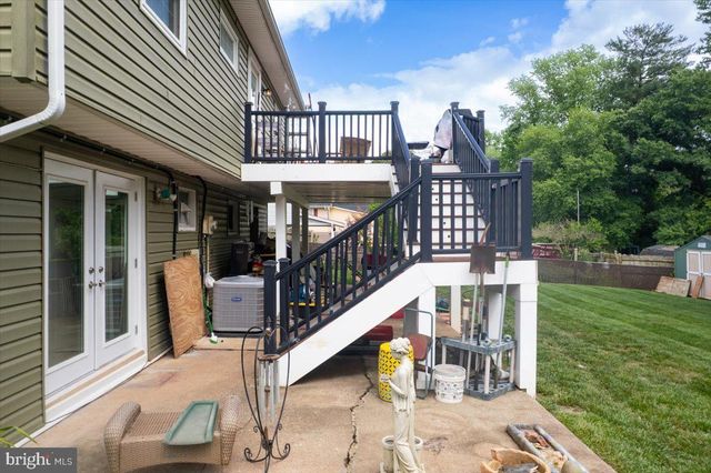 713 W HOLLY AVE, Sterling, VA 20164
