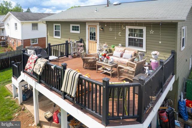 713 W HOLLY AVE, Sterling, VA 20164