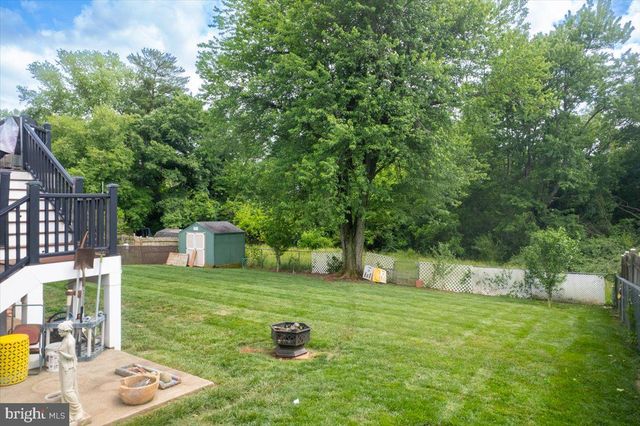 713 W HOLLY AVE, Sterling, VA 20164