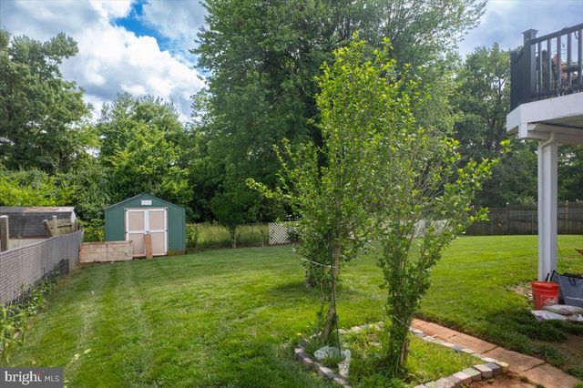 713 W HOLLY AVE, Sterling, VA 20164