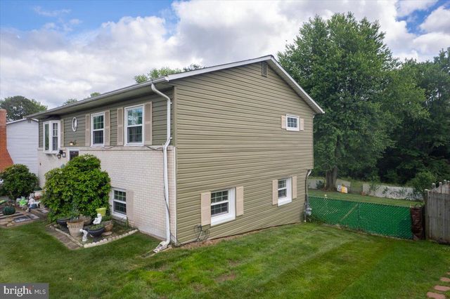 713 W HOLLY AVE, Sterling, VA 20164