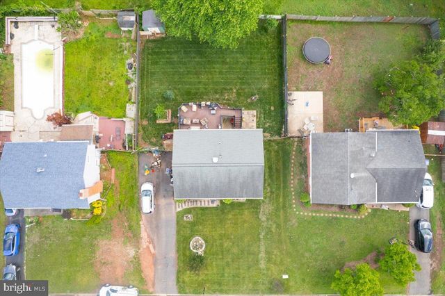 713 W HOLLY AVE, Sterling, VA 20164