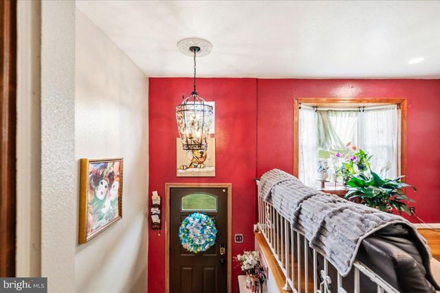 713 W HOLLY AVE, Sterling, VA 20164