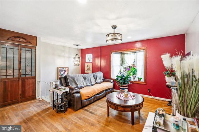 713 W HOLLY AVE, Sterling, VA 20164