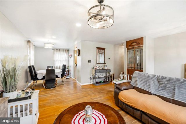713 W HOLLY AVE, Sterling, VA 20164