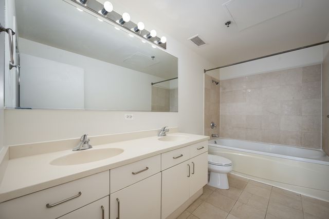 3500 S Sangamon Street 208, Chicago, IL 60609