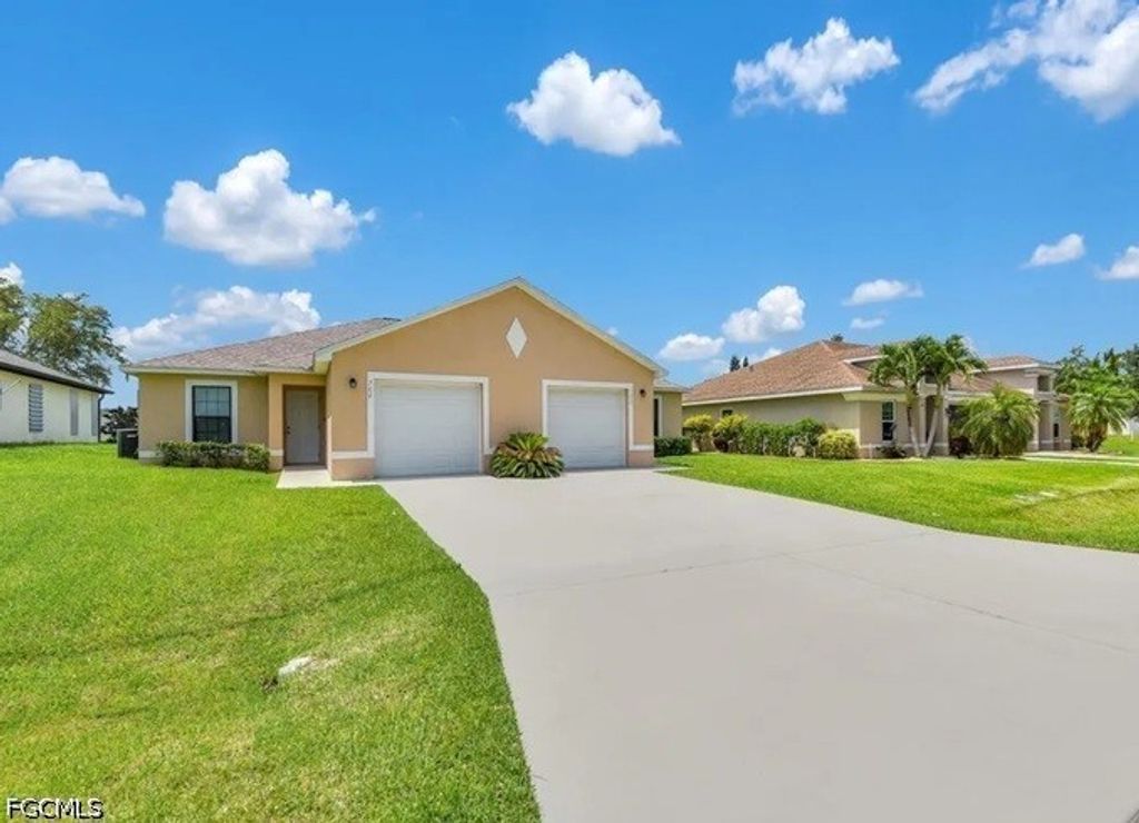 702 SE 6th TER, Cape Coral, FL 33990