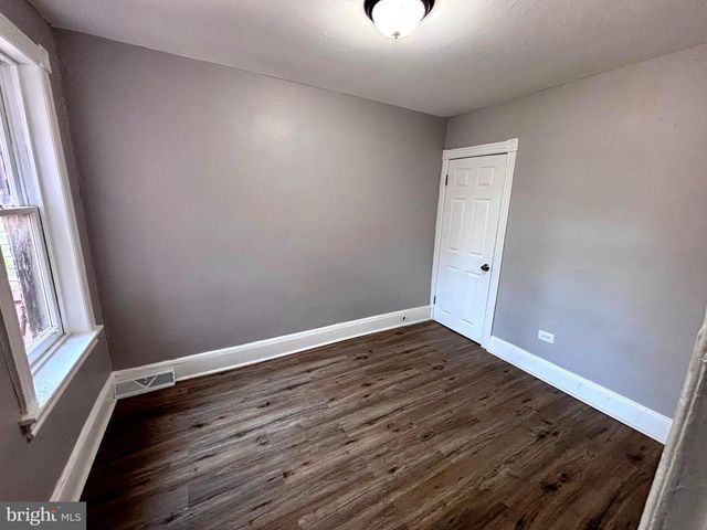 417 WALNUT AVE, Trenton, NJ 08609