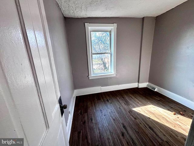 417 WALNUT AVE, Trenton, NJ 08609