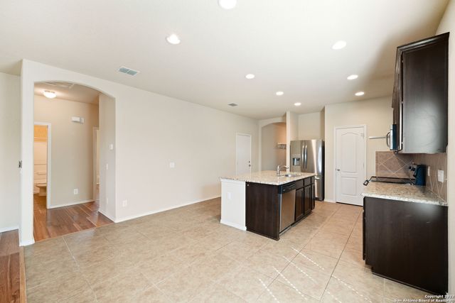 516 STONEBROOK DR, Cibolo, TX 78108