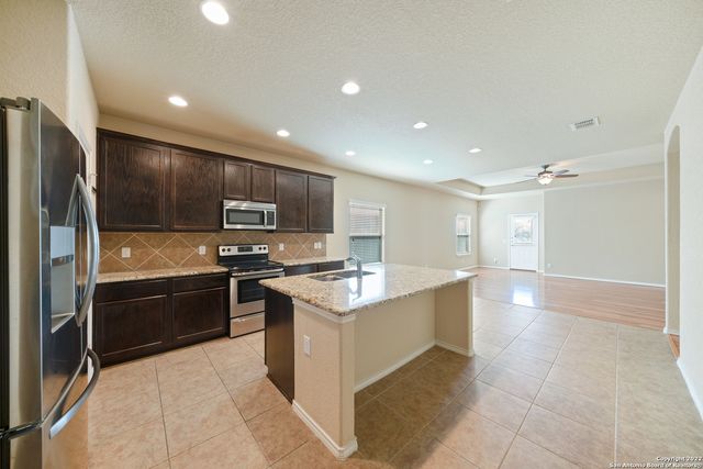 516 STONEBROOK DR, Cibolo, TX 78108