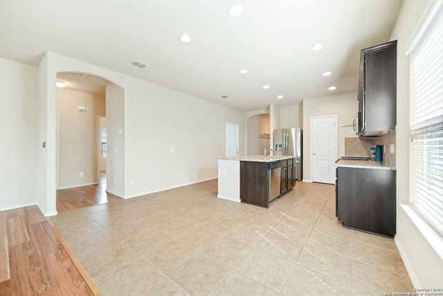 516 STONEBROOK DR, Cibolo, TX 78108