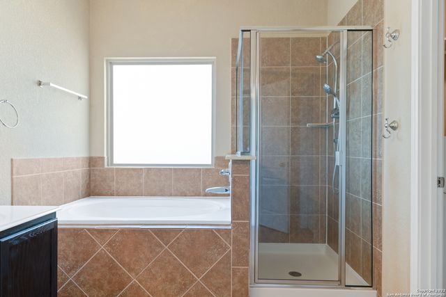 516 STONEBROOK DR, Cibolo, TX 78108
