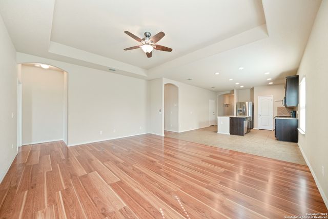516 STONEBROOK DR, Cibolo, TX 78108