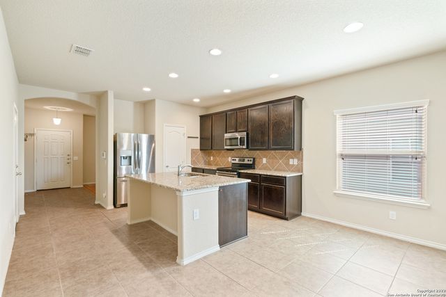 516 STONEBROOK DR, Cibolo, TX 78108