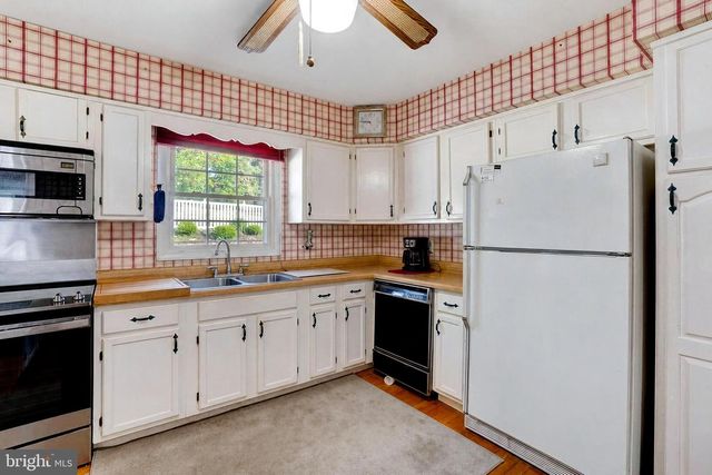 127 STRASSBURG CIR, Shrewsbury, PA 17361