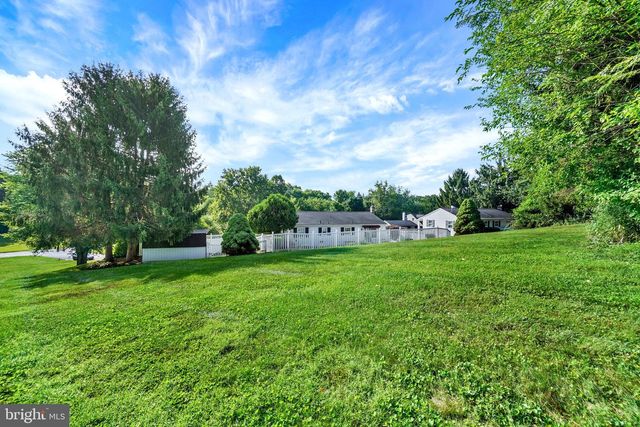 127 STRASSBURG CIR, Shrewsbury, PA 17361