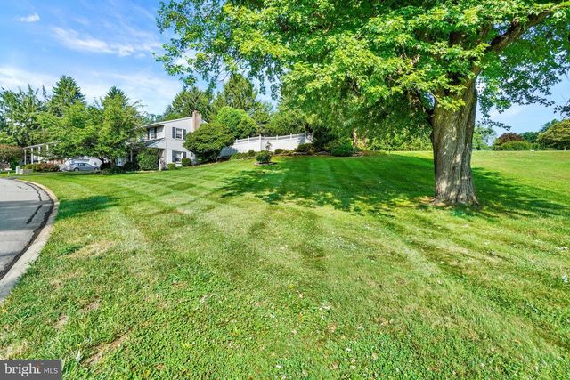 127 STRASSBURG CIR, Shrewsbury, PA 17361