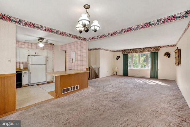 127 STRASSBURG CIR, Shrewsbury, PA 17361