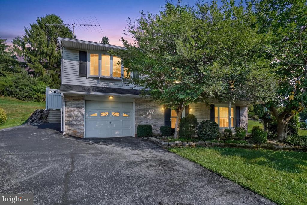 127 STRASSBURG CIR, Shrewsbury, PA 17361