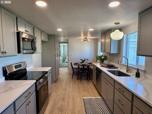 2345 F St, Springfield, OR 97477
