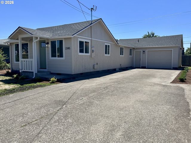 2345 F St, Springfield, OR 97477