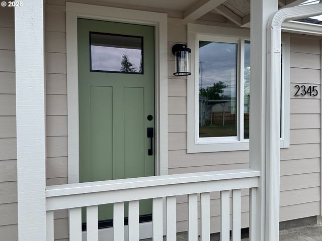 2345 F St, Springfield, OR 97477