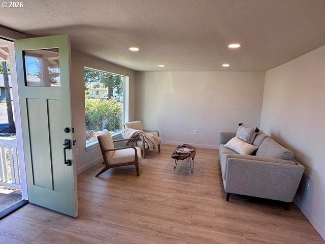 2345 F St, Springfield, OR 97477
