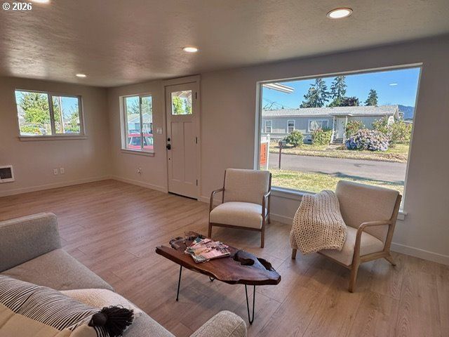 2345 F St, Springfield, OR 97477