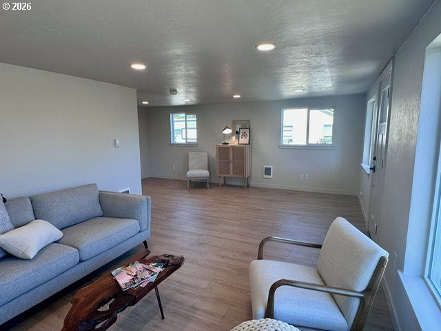 2345 F St, Springfield, OR 97477